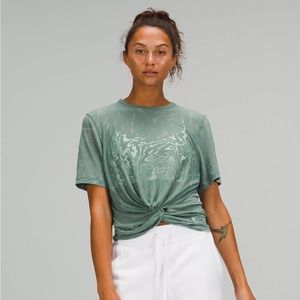 lululemon Cresent Tee Veil in Tidewater Teal